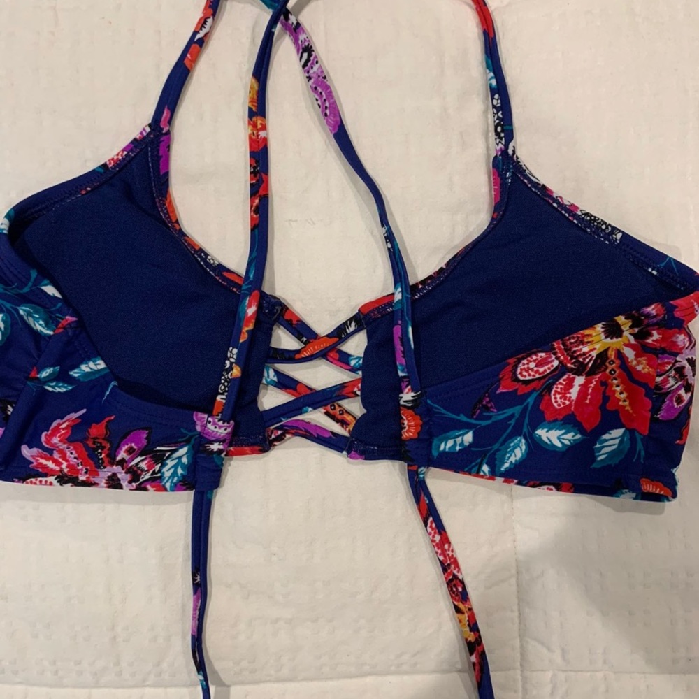 Bikini - Picture 3 of 5